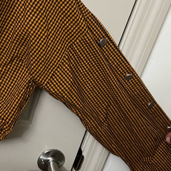 Fashion Nova Cropped Top - Picture 2 of 3